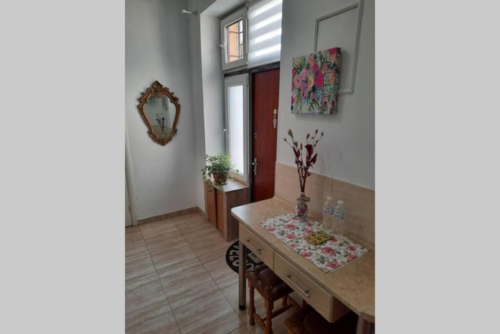 Central Apartment On Rynok Square Λβιβ Εξωτερικό φωτογραφία