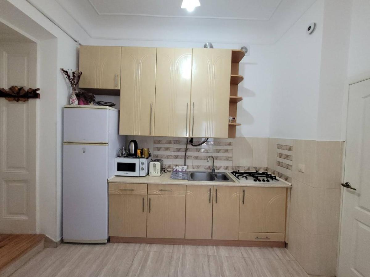 Central Apartment On Rynok Square Λβιβ Εξωτερικό φωτογραφία