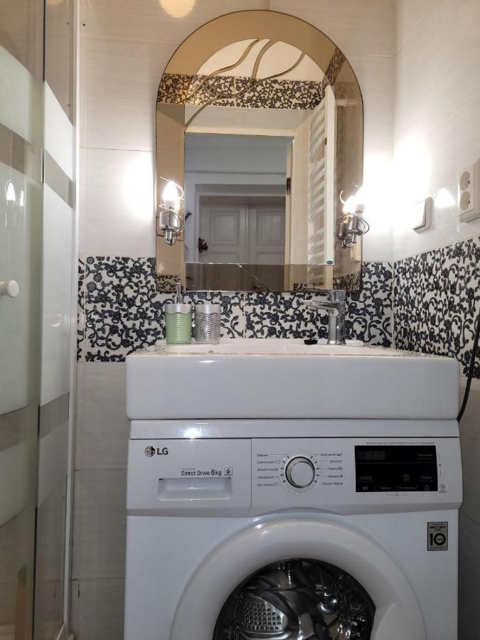 Central Apartment On Rynok Square Λβιβ Εξωτερικό φωτογραφία