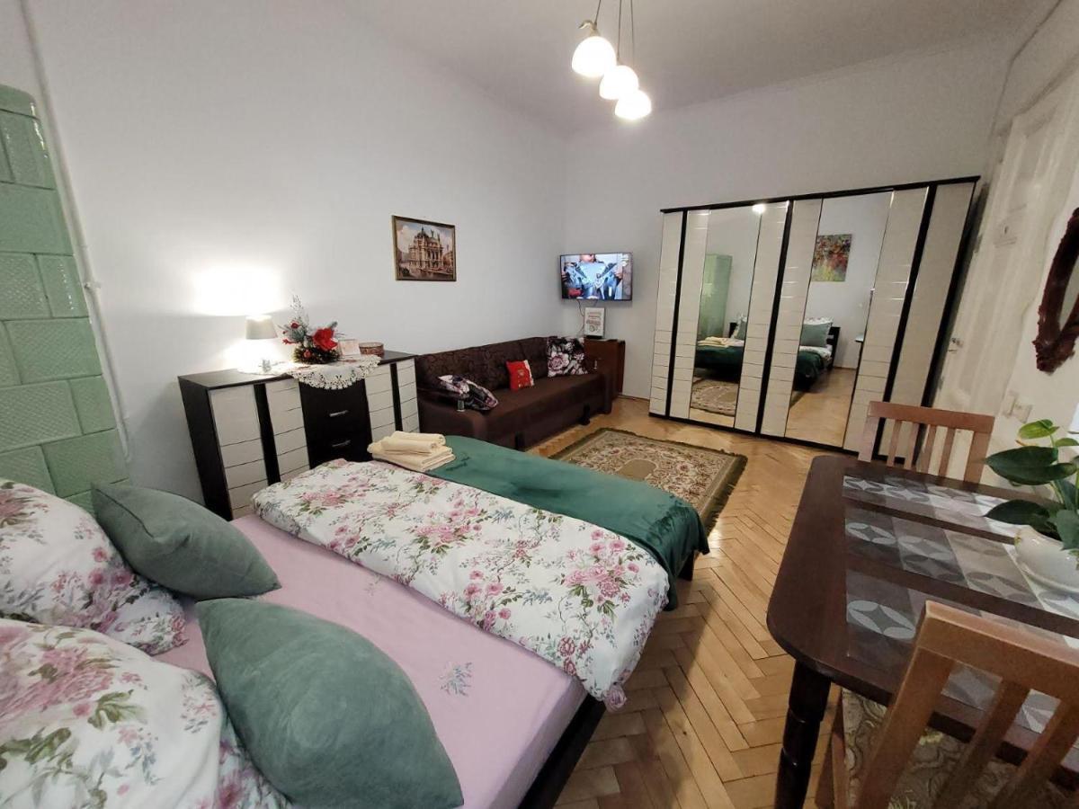 Central Apartment On Rynok Square Λβιβ Εξωτερικό φωτογραφία
