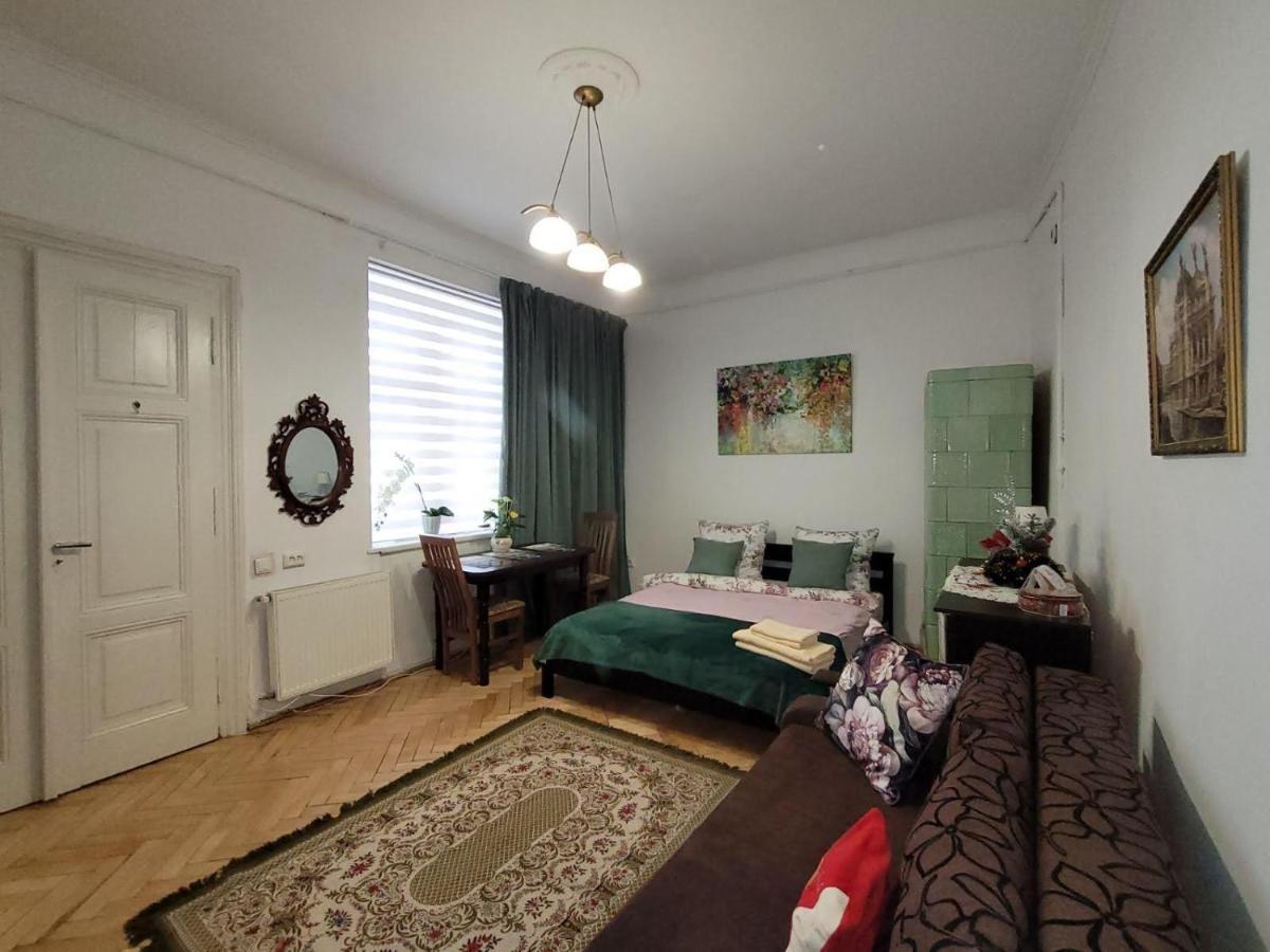 Central Apartment On Rynok Square Λβιβ Εξωτερικό φωτογραφία