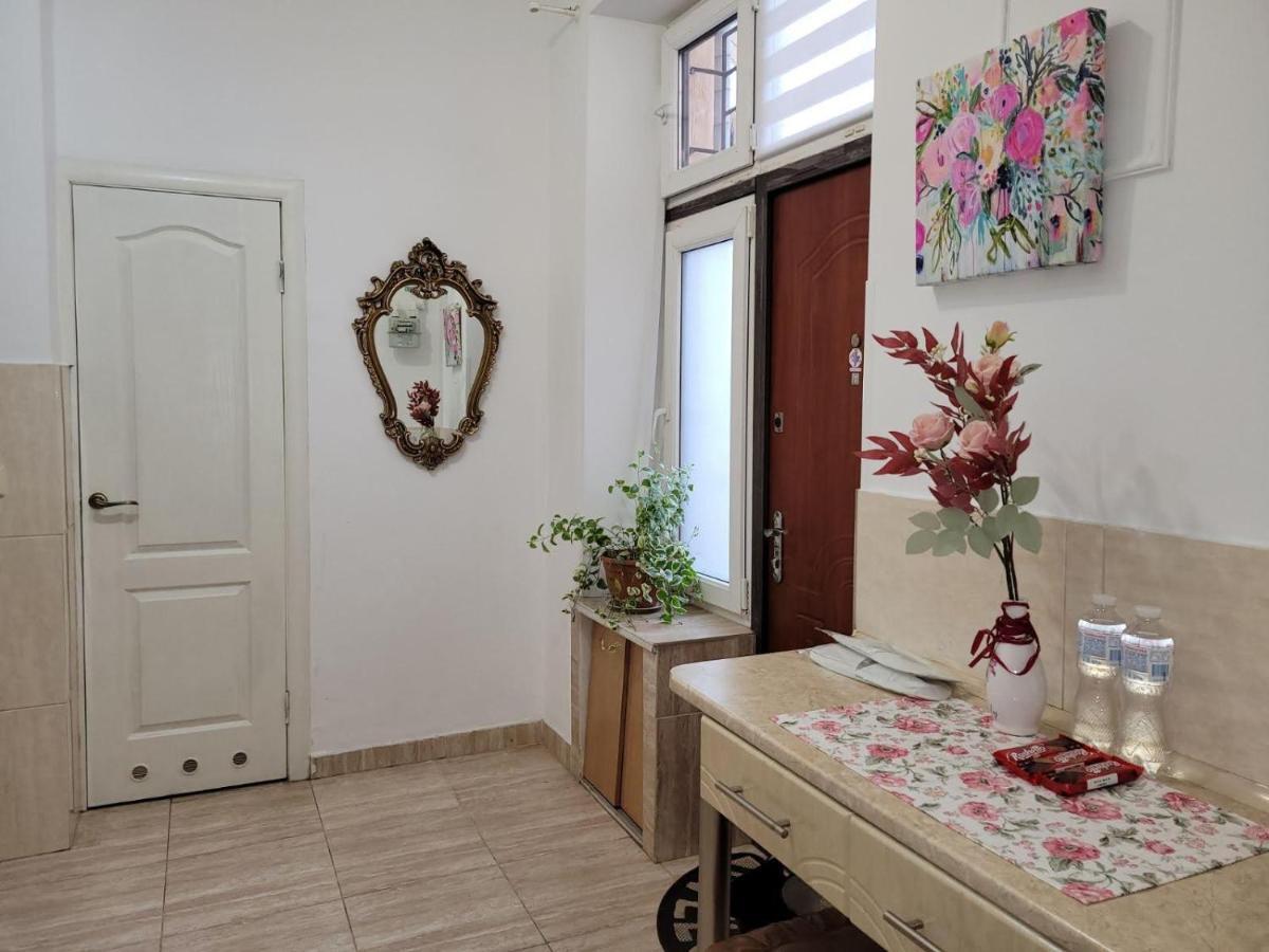 Central Apartment On Rynok Square Λβιβ Εξωτερικό φωτογραφία