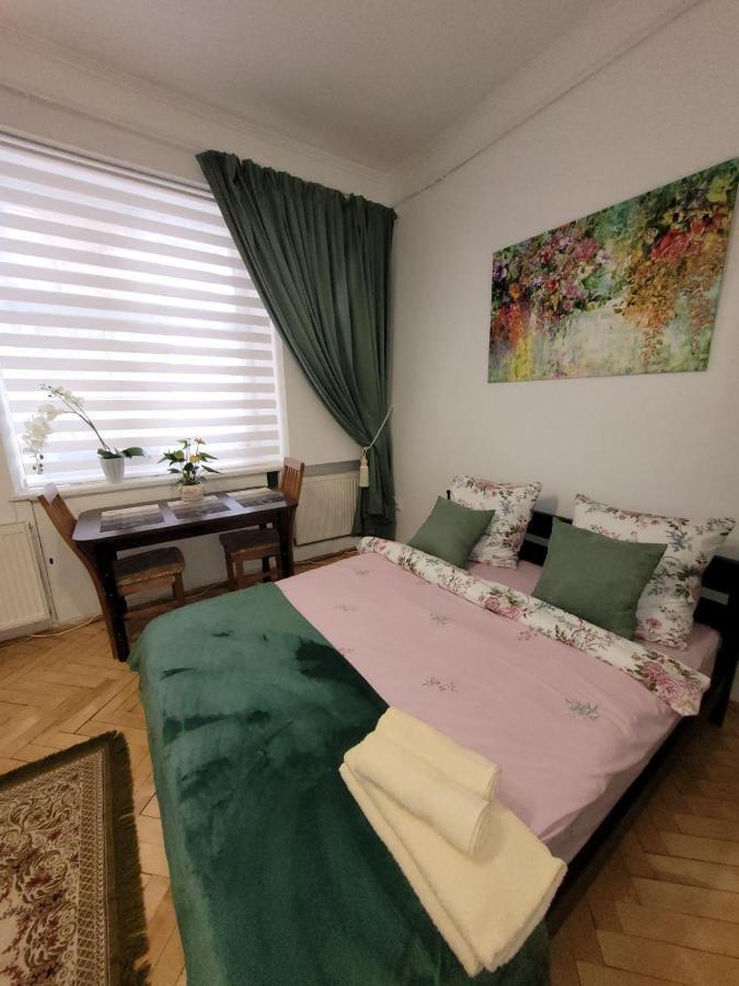 Central Apartment On Rynok Square Λβιβ Εξωτερικό φωτογραφία