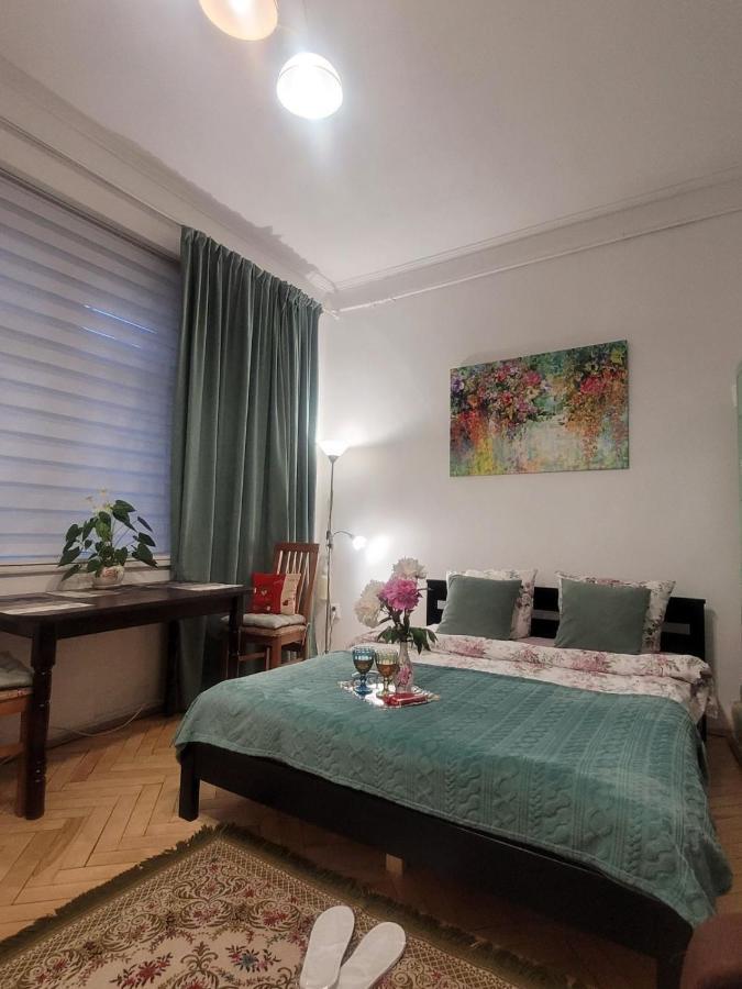 Central Apartment On Rynok Square Λβιβ Εξωτερικό φωτογραφία